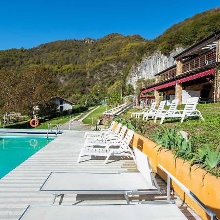 Cozy Chalet At Marone Lake Lombardy With Pool エクステリア 写真