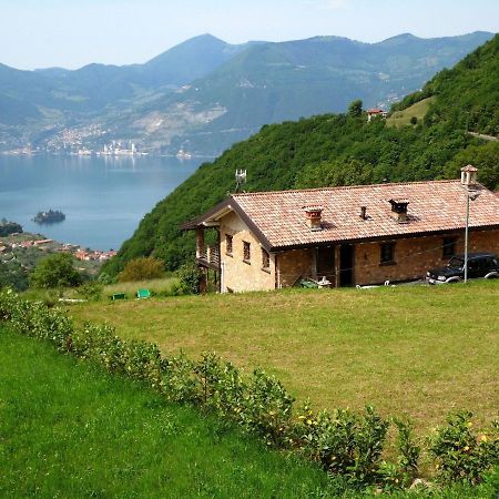 Cozy Chalet At Marone Lake Lombardy With Pool エクステリア 写真