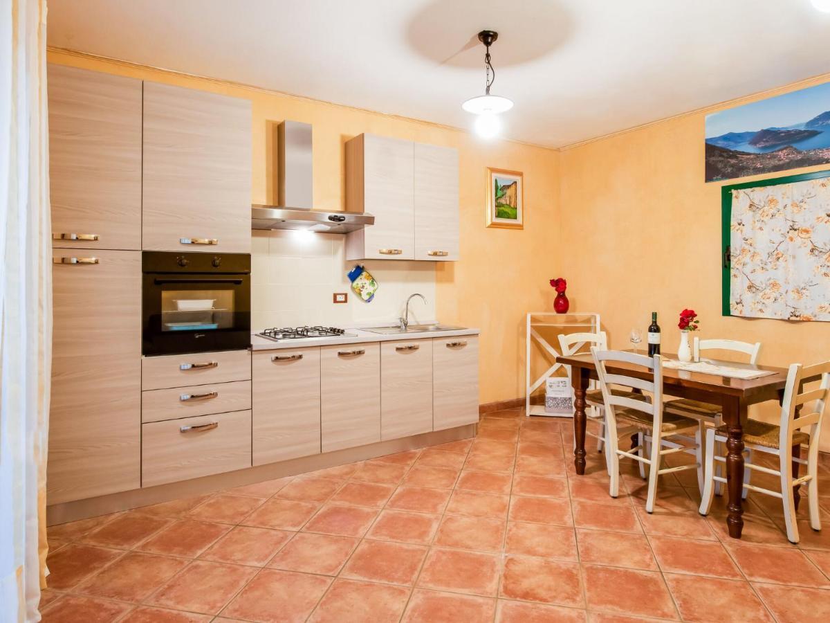 Cozy Chalet At Marone Lake Lombardy With Pool エクステリア 写真