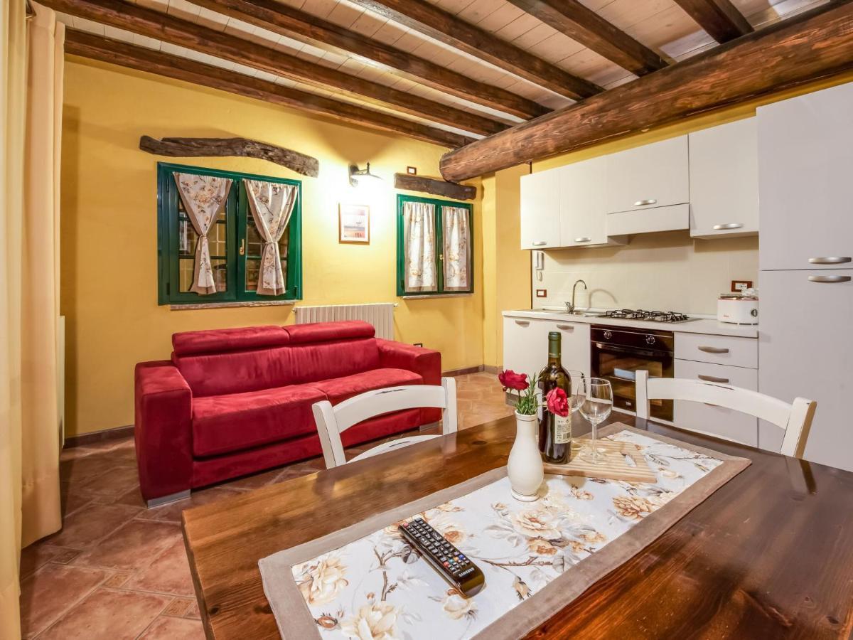 Cozy Chalet At Marone Lake Lombardy With Pool エクステリア 写真