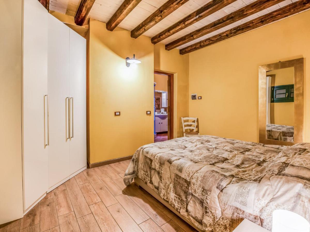 Cozy Chalet At Marone Lake Lombardy With Pool エクステリア 写真