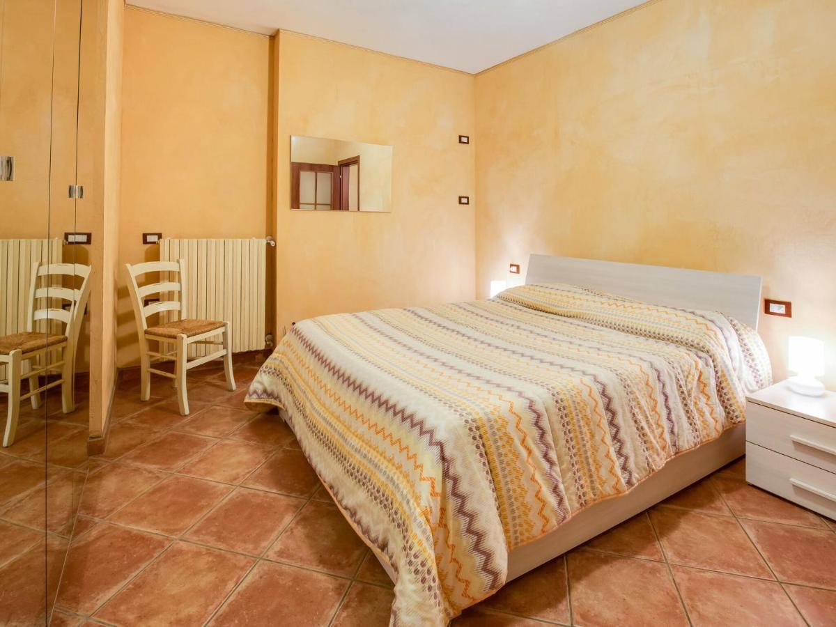 Cozy Chalet At Marone Lake Lombardy With Pool エクステリア 写真