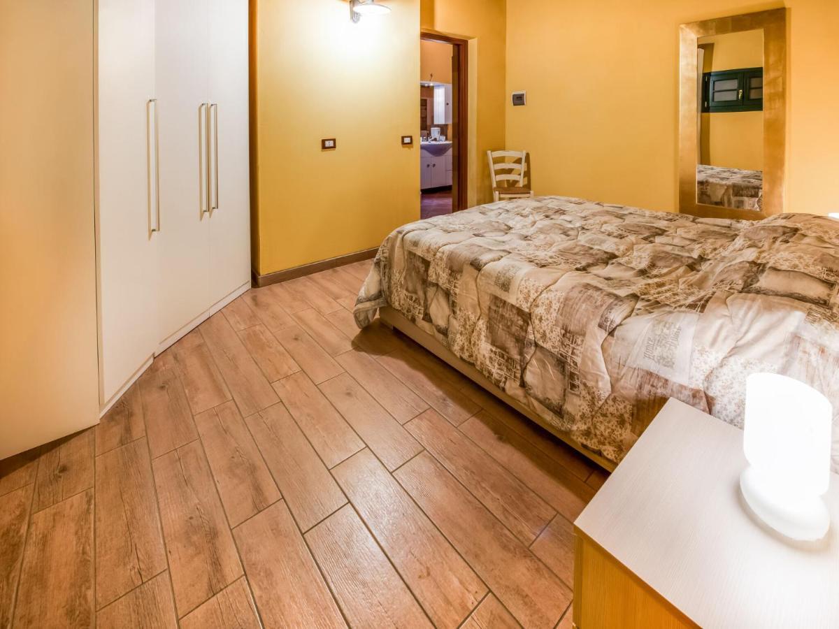 Cozy Chalet At Marone Lake Lombardy With Pool エクステリア 写真
