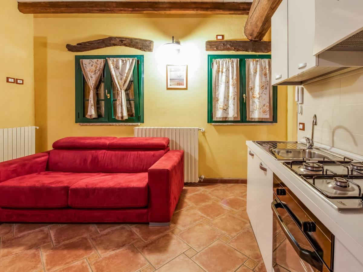 Cozy Chalet At Marone Lake Lombardy With Pool エクステリア 写真