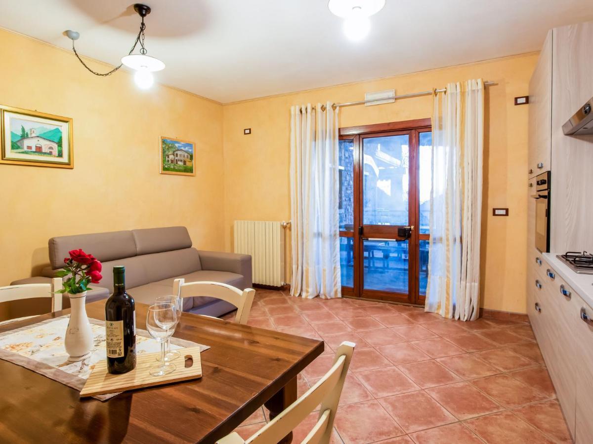 Cozy Chalet At Marone Lake Lombardy With Pool エクステリア 写真