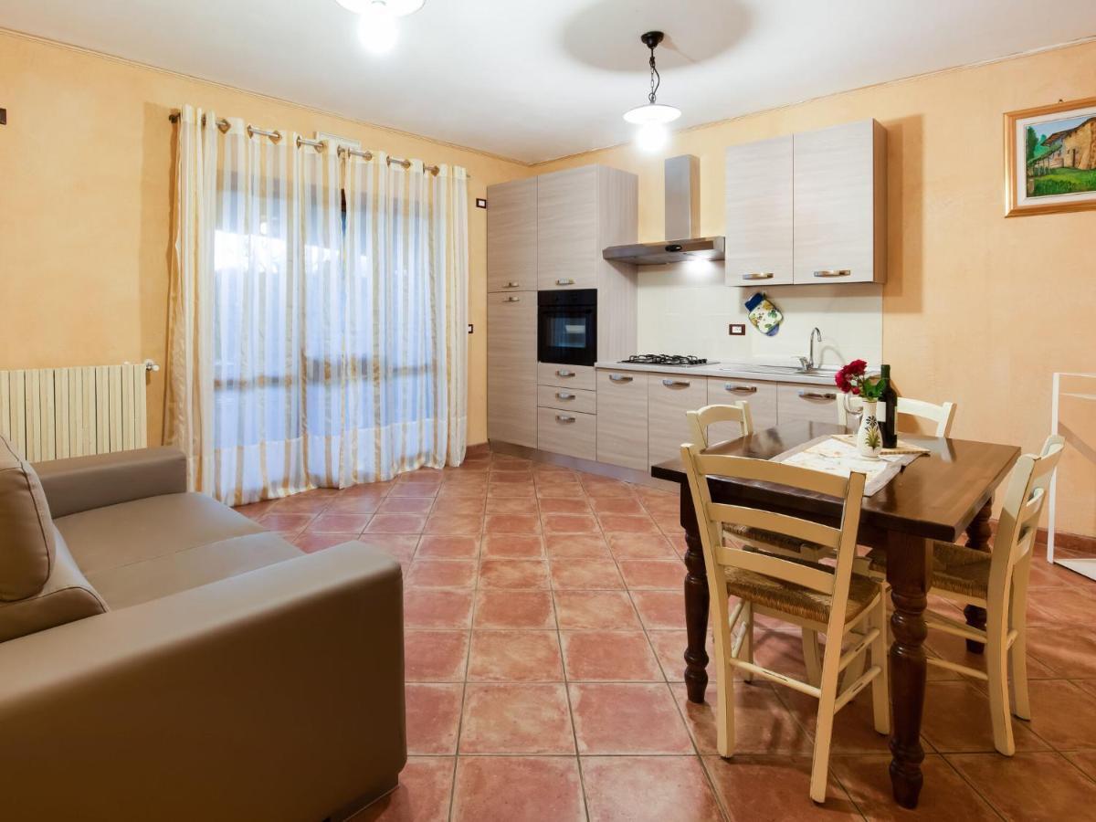 Cozy Chalet At Marone Lake Lombardy With Pool エクステリア 写真