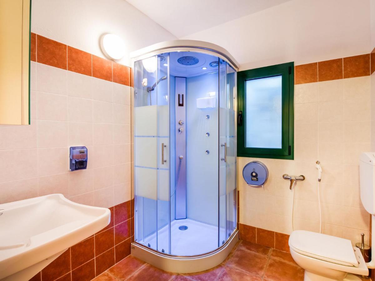 Cozy Chalet At Marone Lake Lombardy With Pool エクステリア 写真
