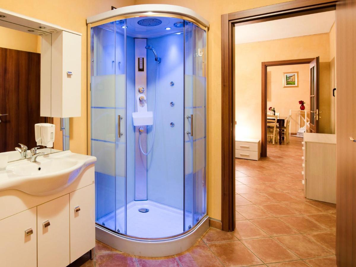 Cozy Chalet At Marone Lake Lombardy With Pool エクステリア 写真