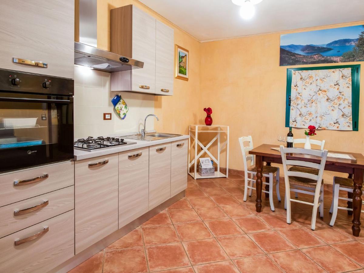 Cozy Chalet At Marone Lake Lombardy With Pool エクステリア 写真