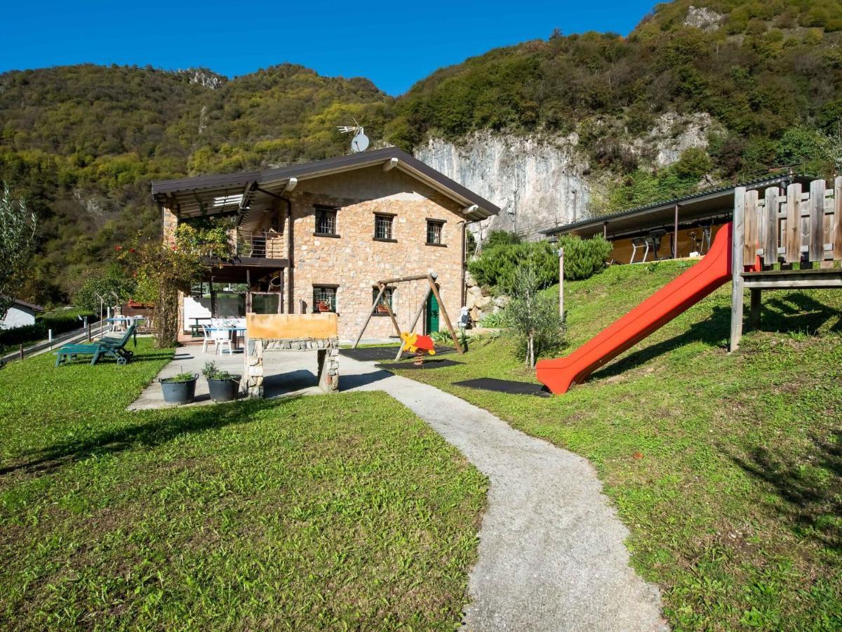 Cozy Chalet At Marone Lake Lombardy With Pool エクステリア 写真