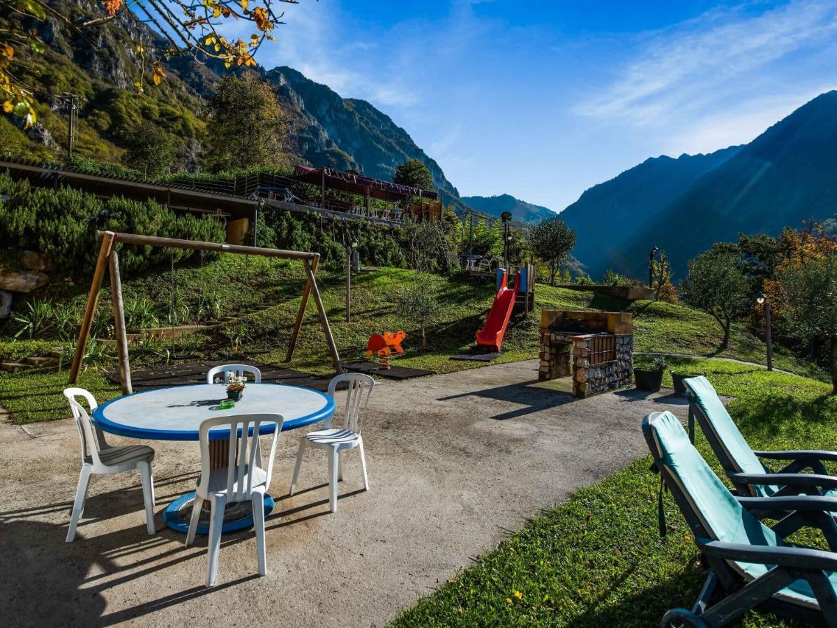 Cozy Chalet At Marone Lake Lombardy With Pool エクステリア 写真